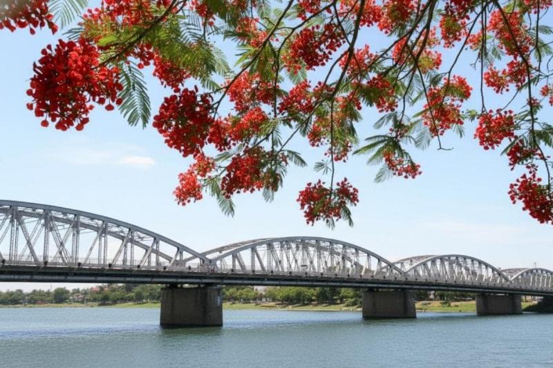 A peaceful scene encompassing the beauty and imperial heritage of Hue.